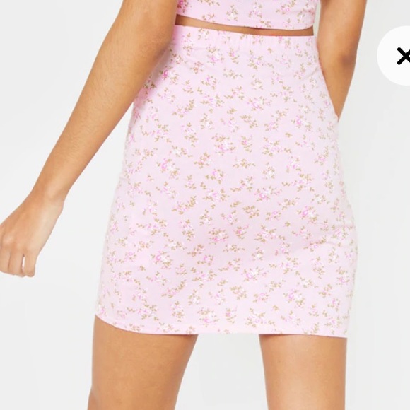 PrettyLittleThing Floral Skirt - Picture 3 of 5
